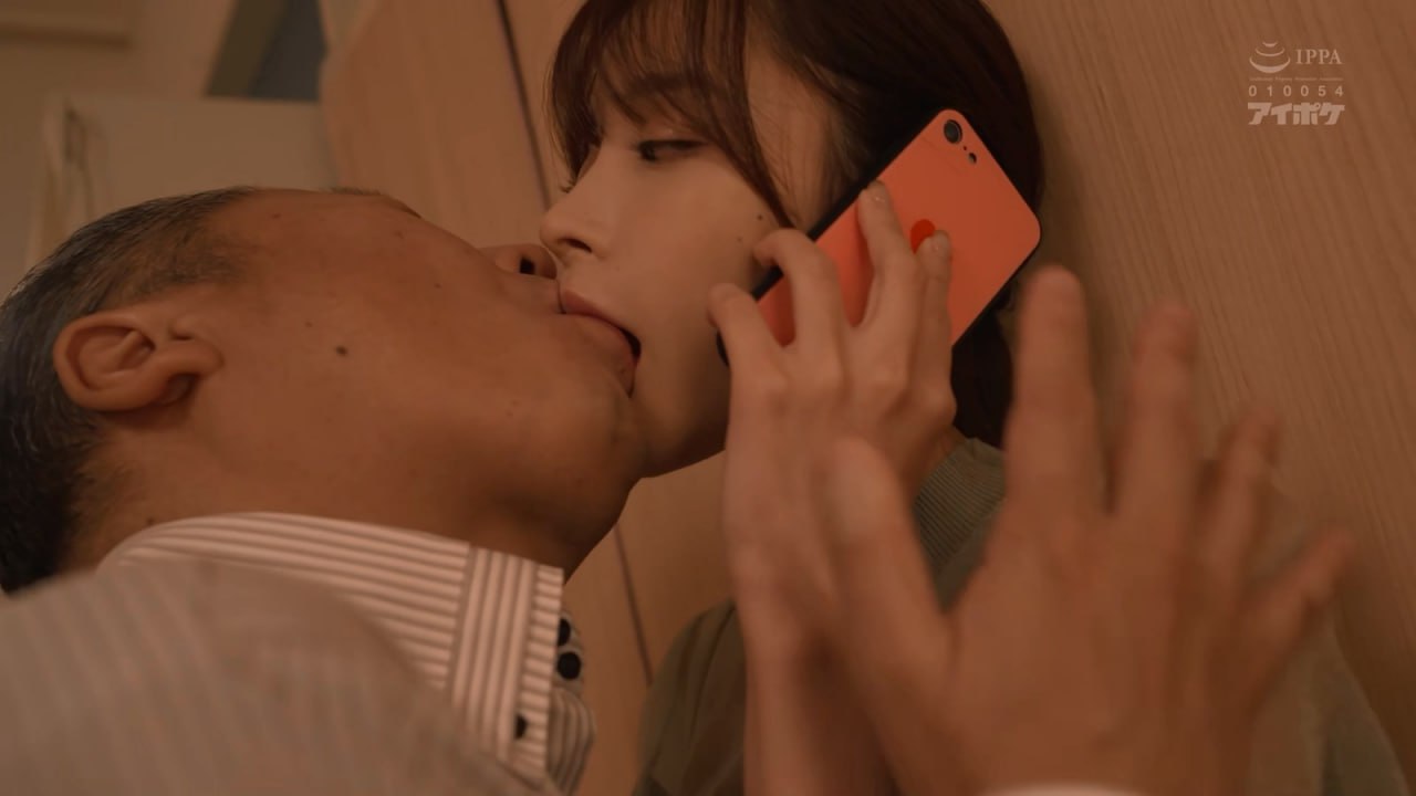 LULU-238 【ASMR】残業中、2人きりの社内でデカ尻ギャル後輩に耳元ささやき淫語で脳イキさせられ金玉パン